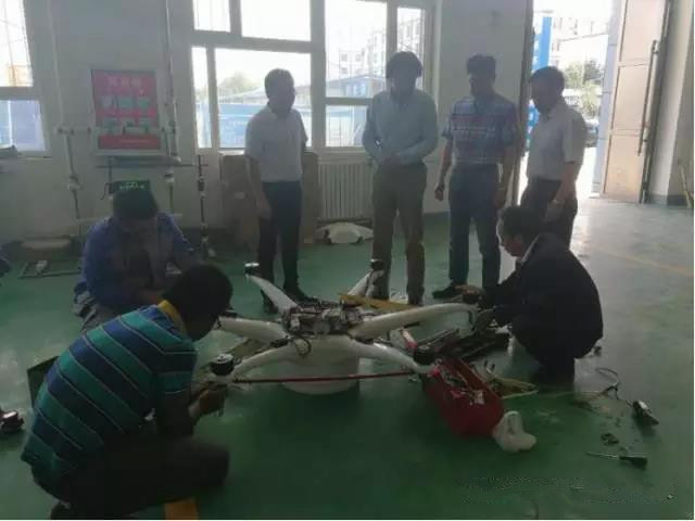 克拉玛依职业技术学院副院长周刚一行来365英国上市公司交流指导工作